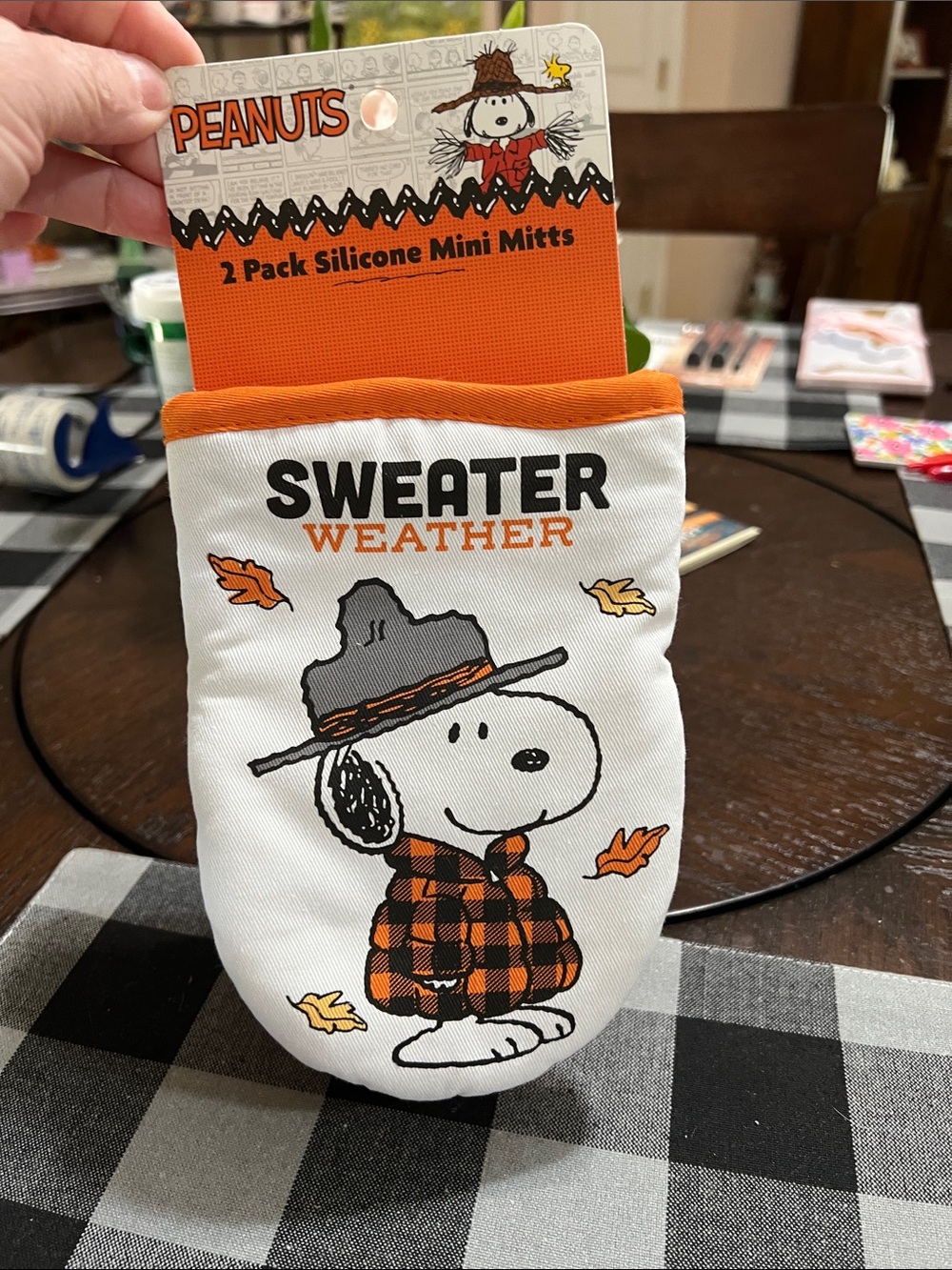 New SNOOPY OVEN MITTS